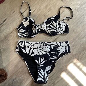 Roxy black and white swimming suit bikini women’s‎ size s/m